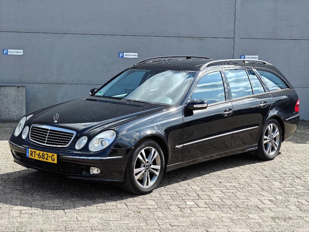 Mercedes-Benz Mercedes 2003 full options, Youngtimer, Auto's, Mercedes-Benz, Automaat, Achterwielaandrijving, Zwart, Bi-Xenon koplampen