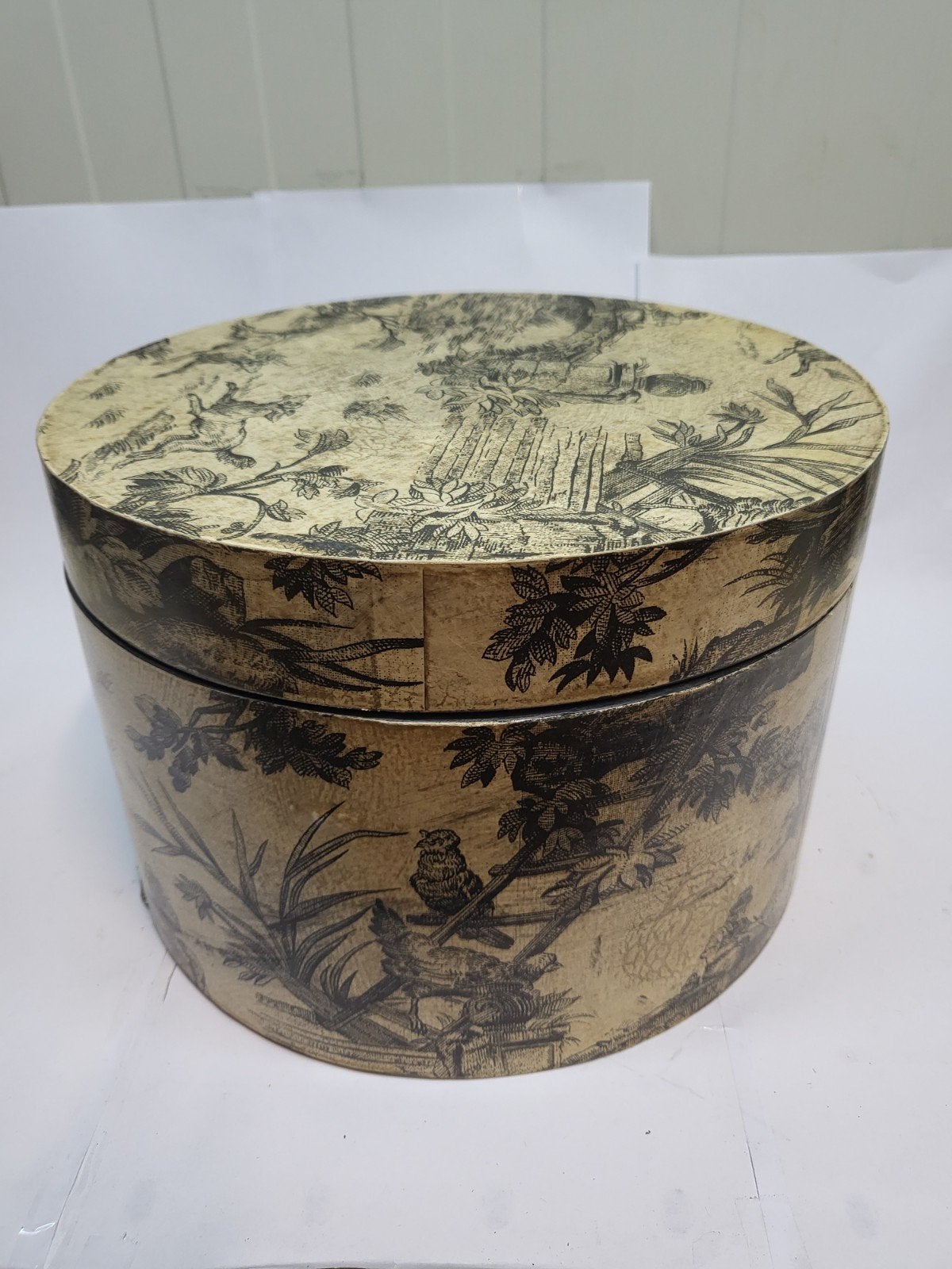 Decoratieve ronde doos met toile de Jouy print, Ophalen of Verzenden