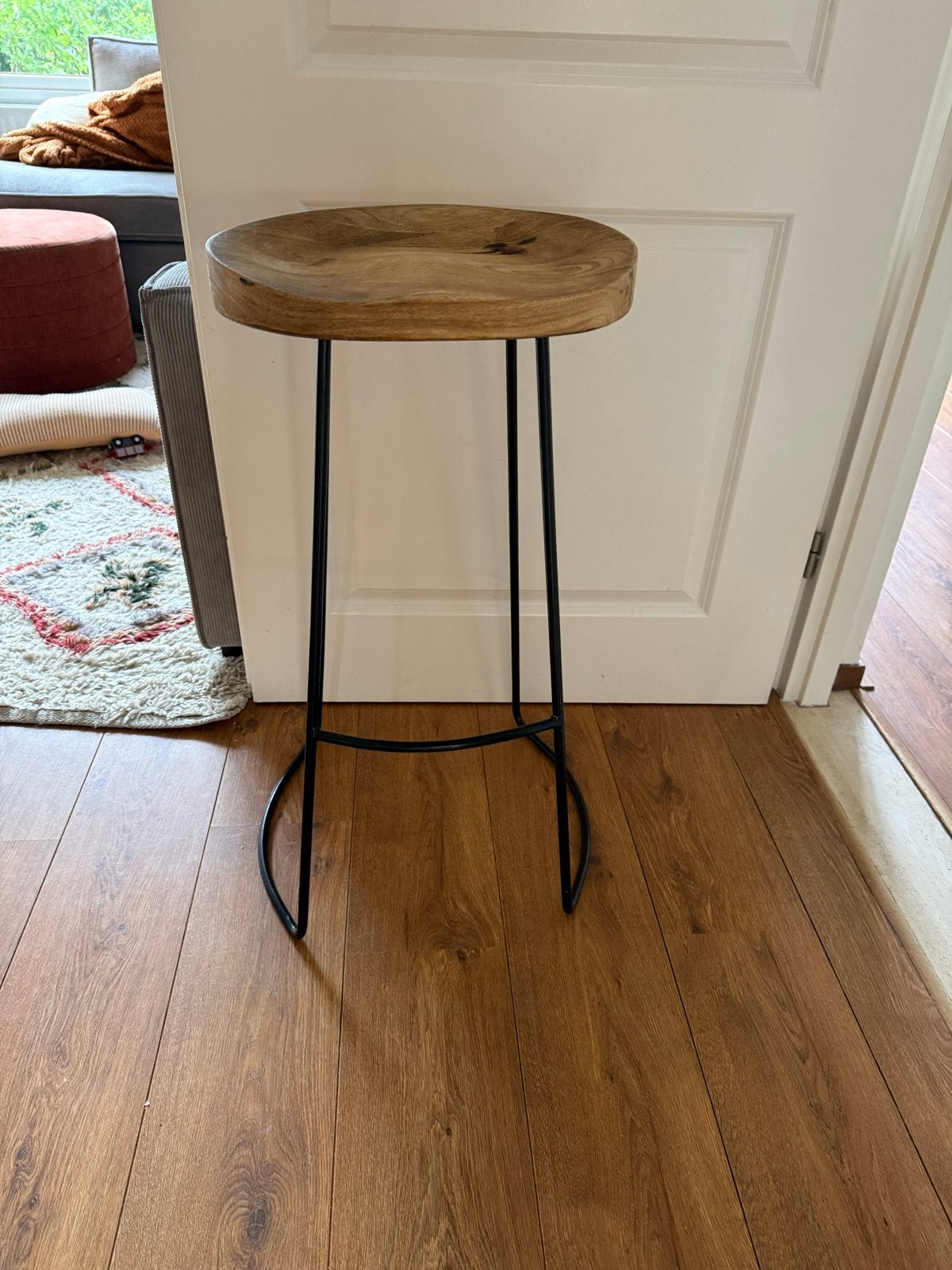 Set van 2 barkrukken - Hout en metaal, Ophalen, Met voetsteun, Zo goed als nieuw, 90 cm of meer