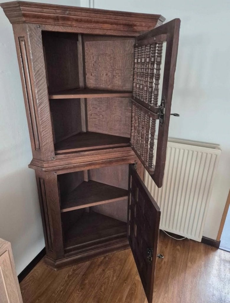 Kast in eik in Spaanse stijl, Huis en Inrichting, Kasten | Buffetkasten, Ophalen, Eikenhout, 50 tot 100 cm, Zo goed als nieuw
