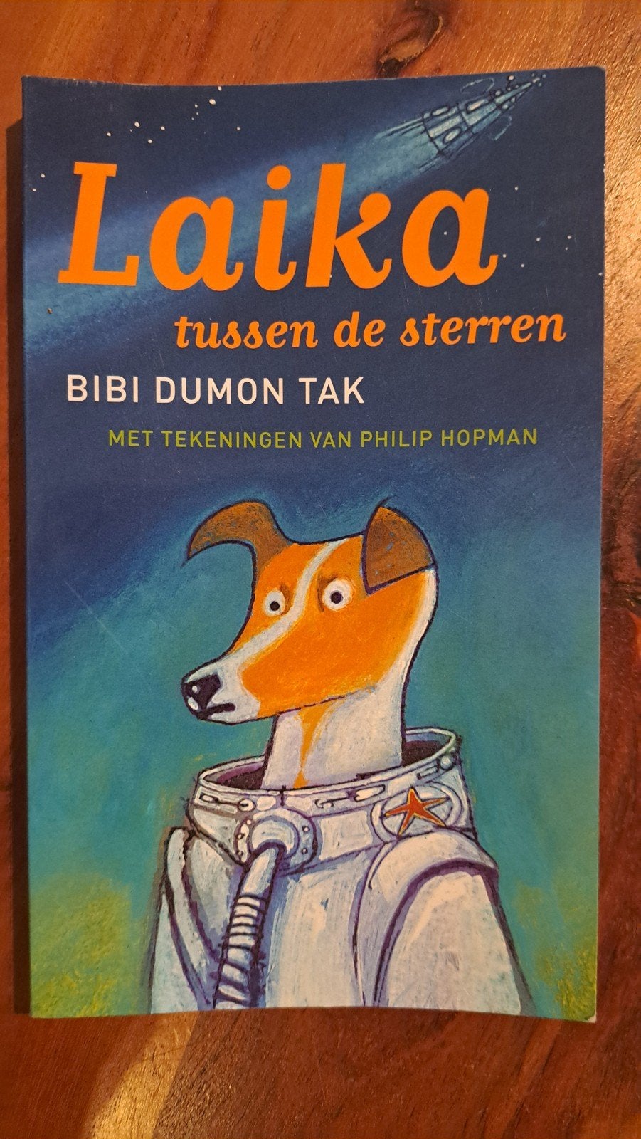 Laika tussen de sterren - Bibi Dumon Tak, Ophalen of Verzenden, Zo goed als nieuw, Bibi Dumon Tak, Fictie algemeen