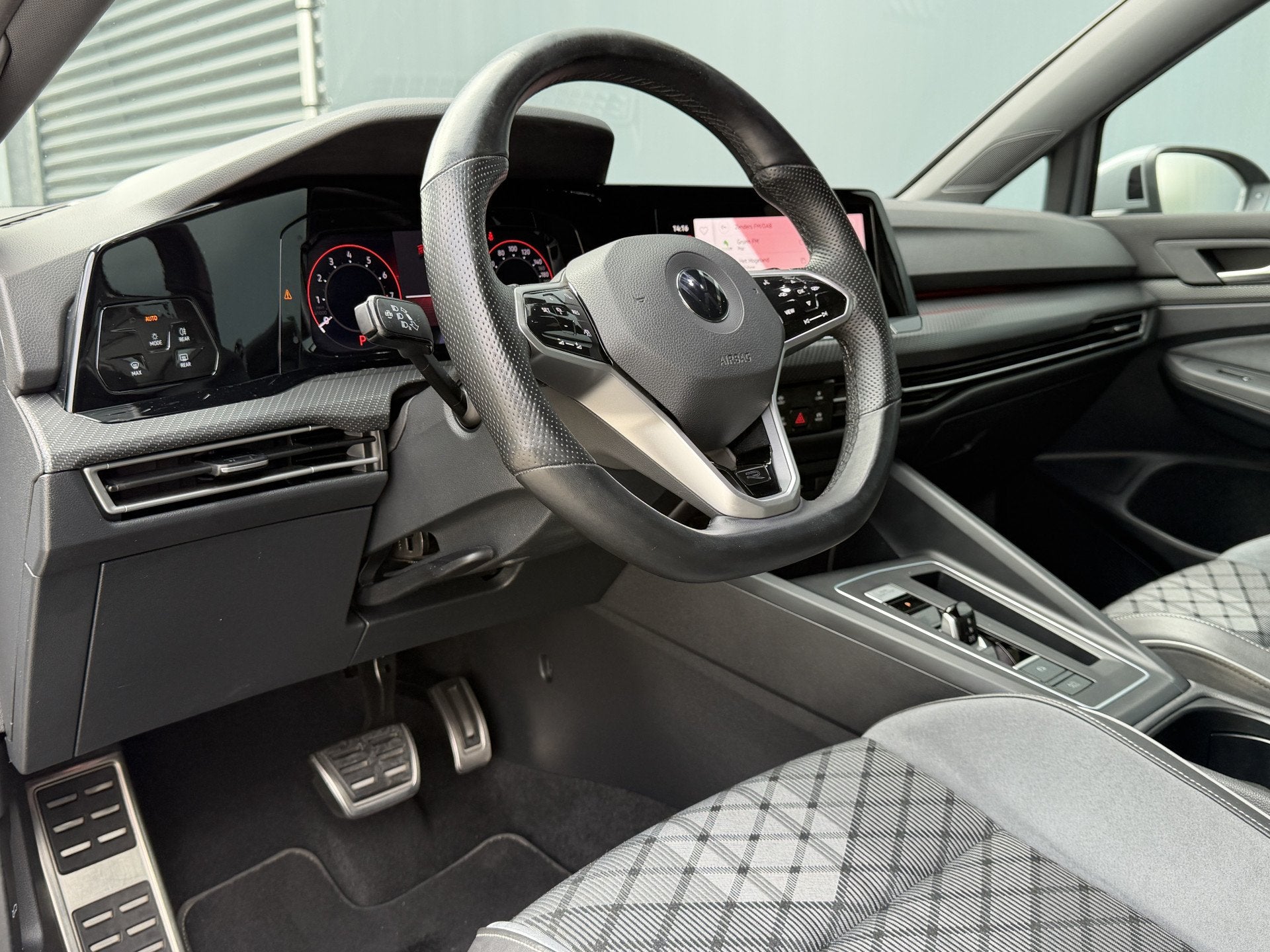 Volkswagen Golf Variant BWJ 2022 | 1.5 eTSI 131PK R-Line AUT, Automatische klimaatregeling, 4 cilinders, 700 kg, Leder en Stof