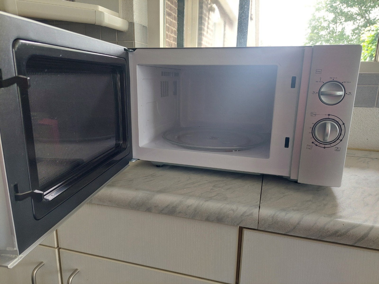 Severin Magnetron - Zilverkleurig en Compact, Ophalen