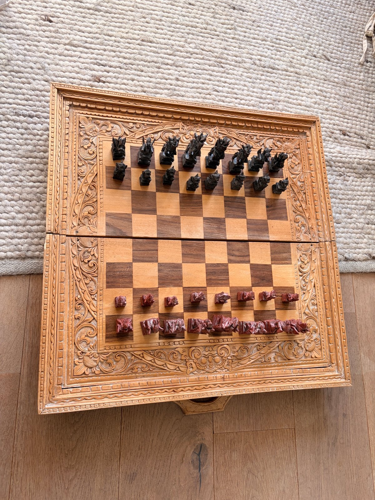 Antiek balinees/indonesisch schaaktafel - schaakspel, Hobby en Vrije tijd, Een of twee spelers, Ophalen of Verzenden, Gebruikt