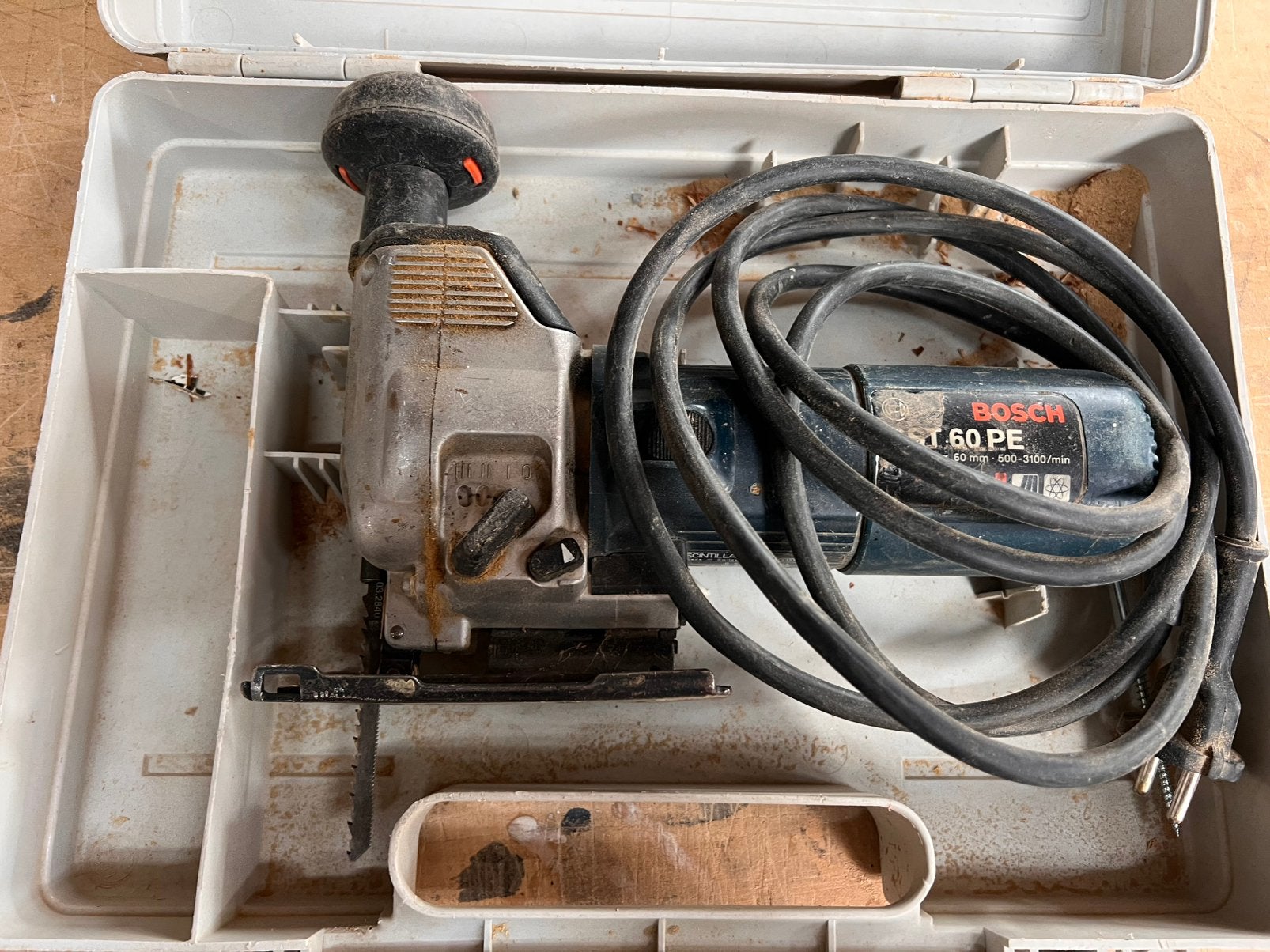 Bosch gst 60 pe decouperzaag met koffer, Ophalen of Verzenden, Zo goed als nieuw, Minder dan 600 watt, 30 tot 70 mm