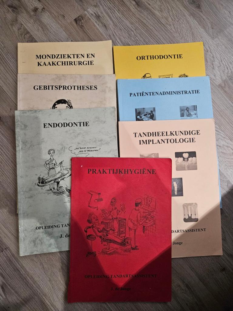 Tandartsassistent boeken - Studieboeken, Boeken, Diverse auteurs, Ophalen of Verzenden, Zo goed als nieuw, MBO