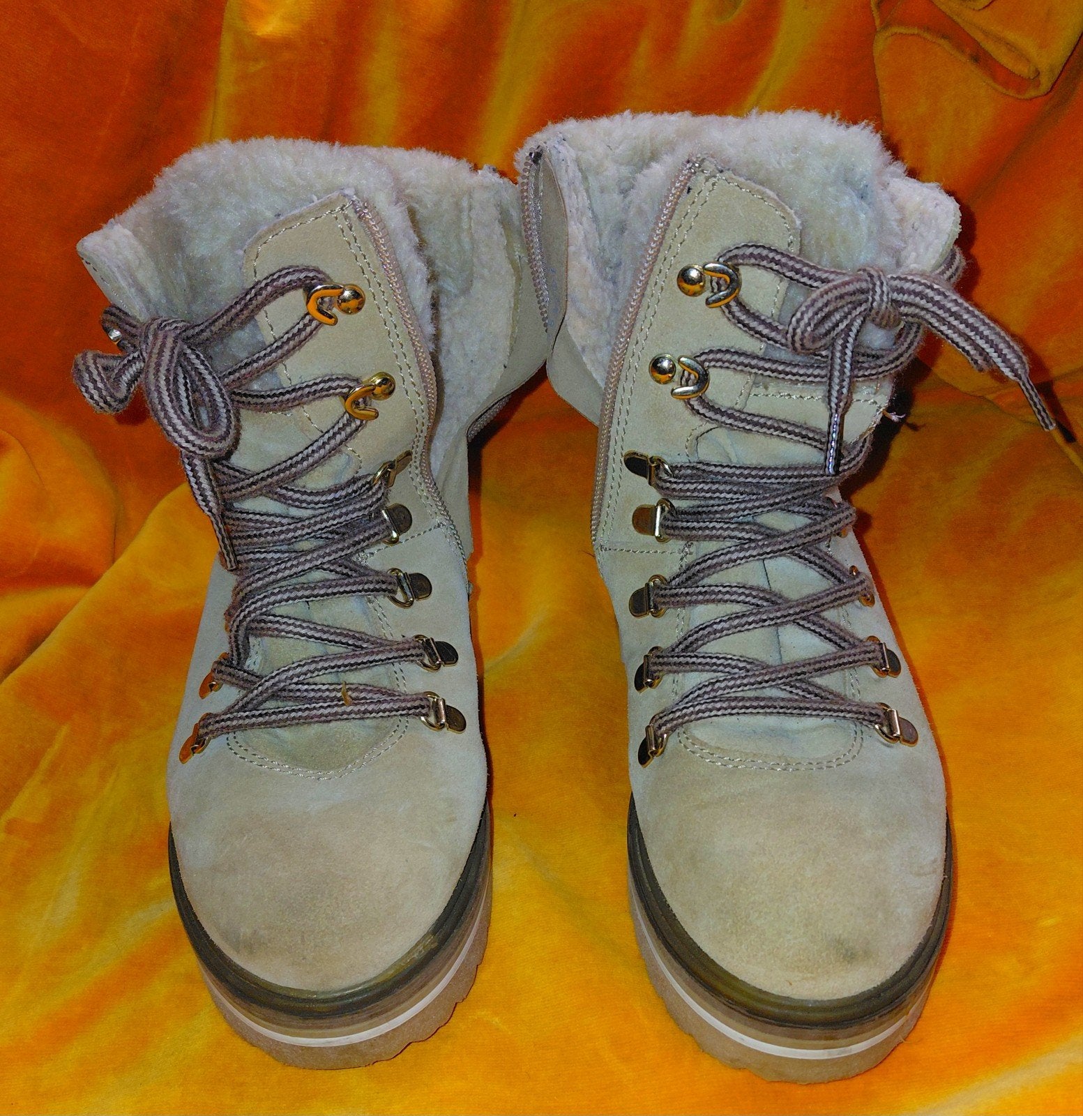 Suede Gevoerde Enkellaarsjes Excellent Bristol - Maat 37, Excellent by Bristol, Beige, Lage of Enkellaarzen, Ophalen of Verzenden