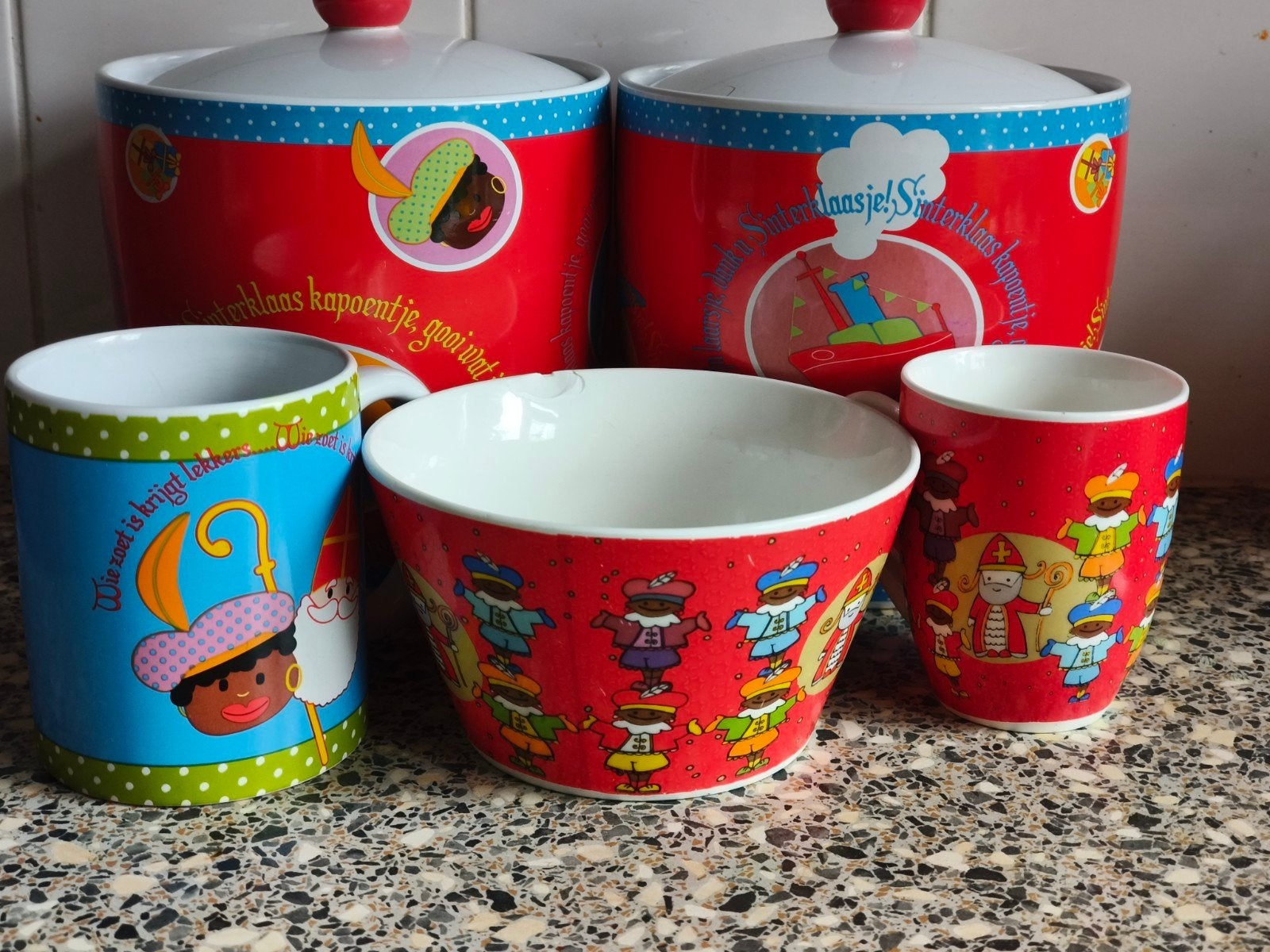 Vrolijke set Sinterklaas potten, bekers en schaaltje, Ophalen of Verzenden, Gebruikt, Overige stijlen, Kop(pen) en/of Schotel(s)