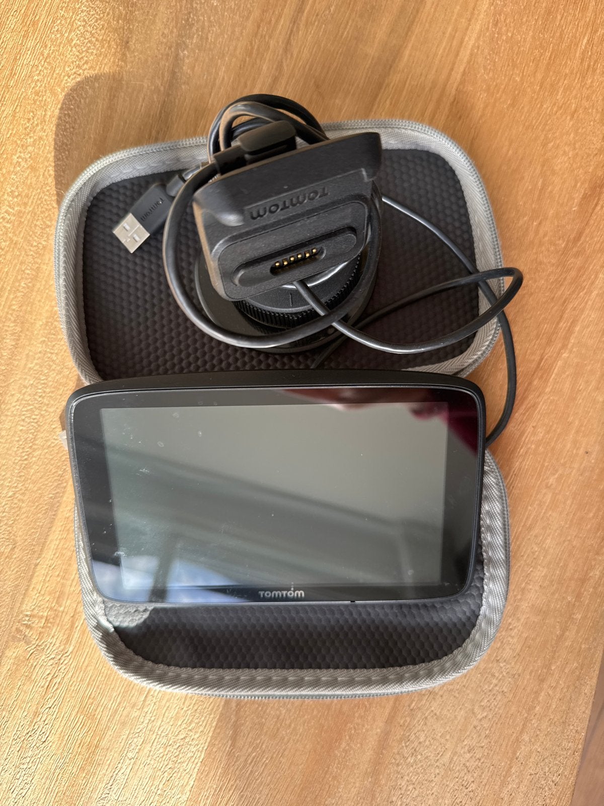 TomTom GO Navigator 6" met raamhouder en opberghoes, Ophalen of Verzenden, Gebruikt