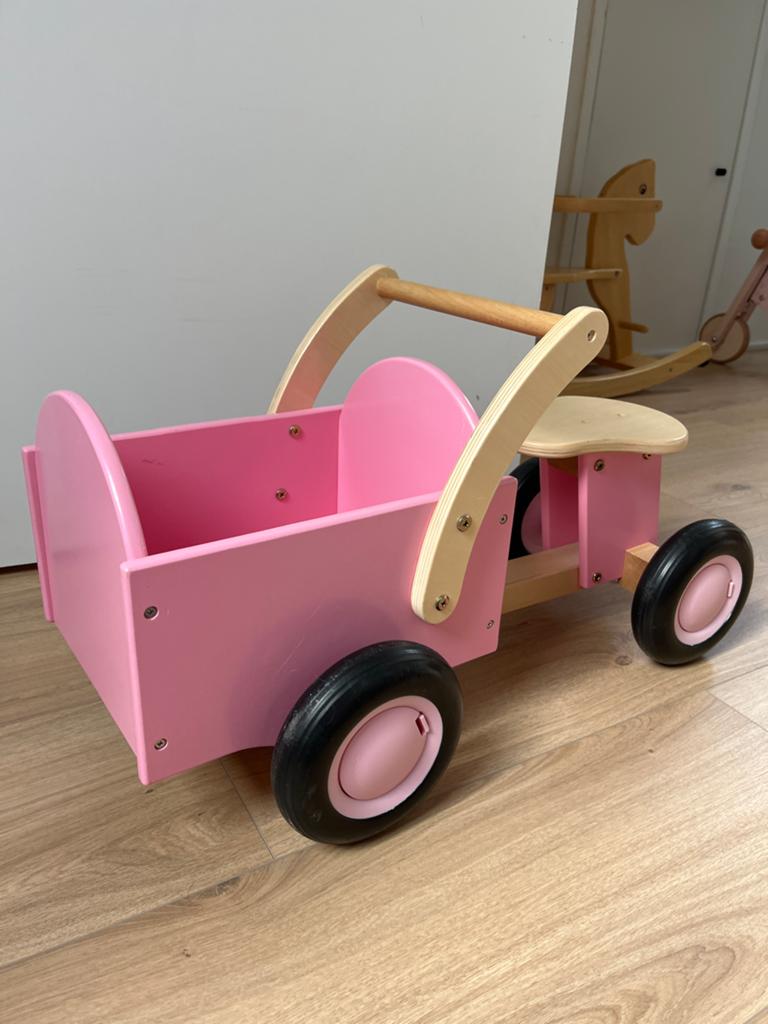 Roze houten bakfiets new classic toys, Kinderen en Baby's, Speelgoed | Houten speelgoed, Ophalen, Zo goed als nieuw, Duw- of Trekspeelgoed