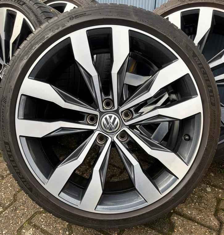 19” Originele VW T-roc Suzuka Velgen + Zomerbanden, Auto-onderdelen, Banden en Velgen, 19 inch, Banden en Velgen, Ophalen of Verzenden