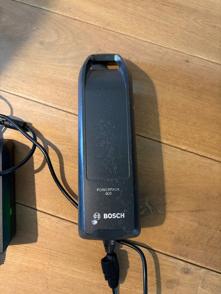 Fietsaccu bosch 400 powerpack incl oplader, Gebruikt