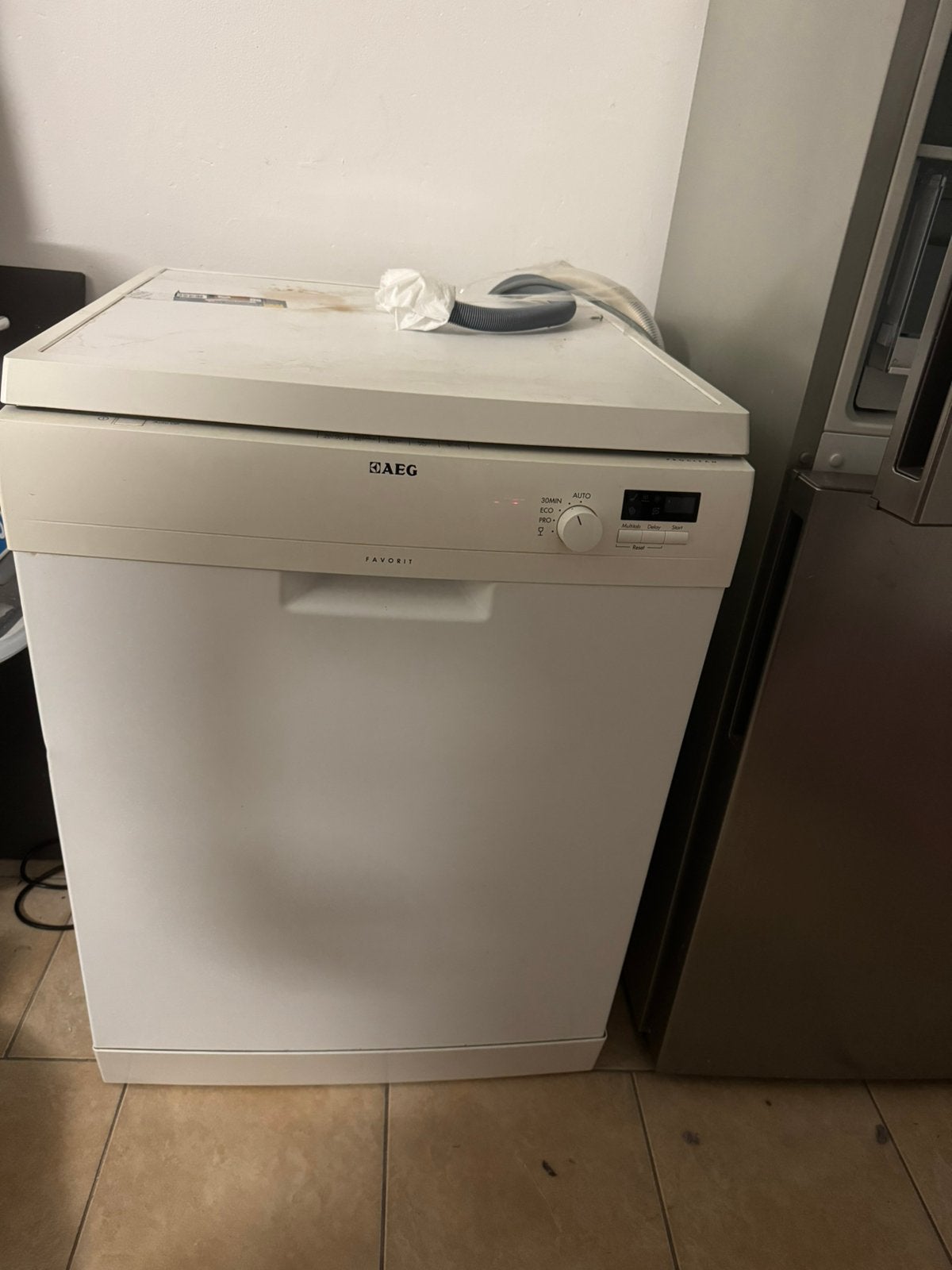AEG Vaatwasser werkt nog zo goed als nieuw, Witgoed en Apparatuur, Vaatwasmachines, Ophalen, Zo goed als nieuw, Minder dan 85 cm