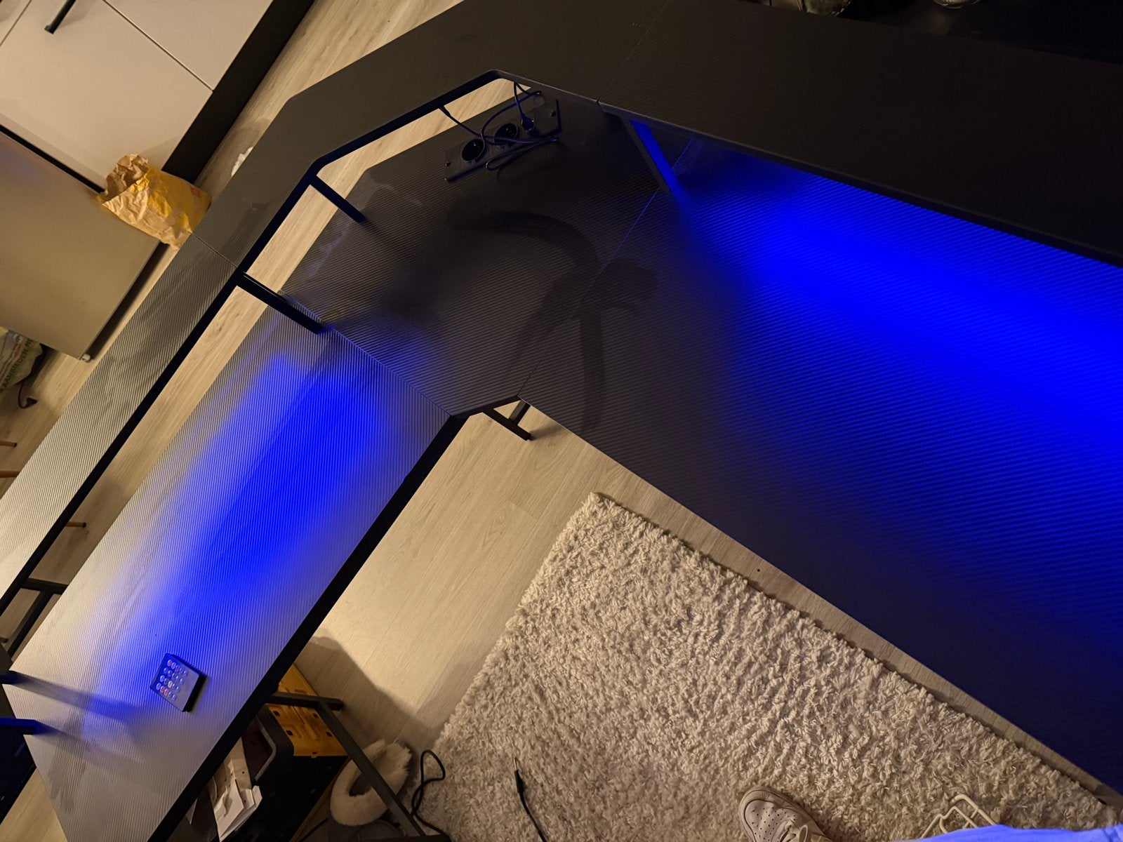 Gaming Hoekbureau met LED Verlichting - Zwart, Huis en Inrichting, Bureaus, Ophalen, Zwart, Elektrisch, Spaanplaat of MDF