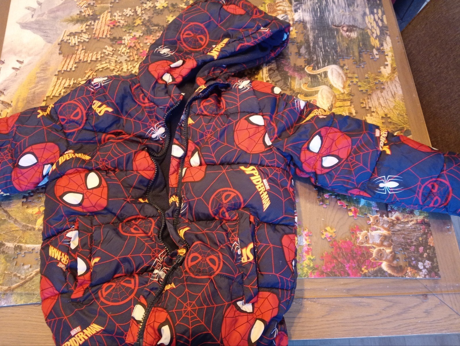 Spiderman jas maat 128 - goede staat, Ophalen, Zo goed als nieuw, Spiderman, Jongen