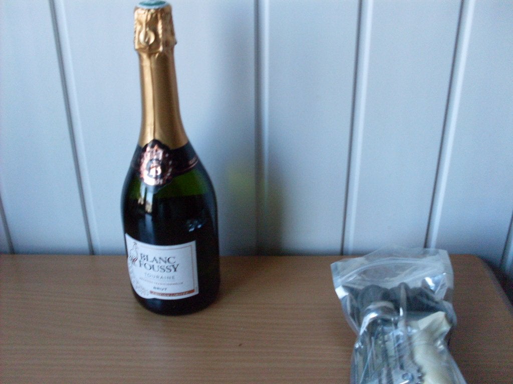 5 bubbeltjesdrank glazen met fles goede bubbeldrank, Verzamelen, Wijnen, Ophalen, Frankrijk, Nieuw, Champagne