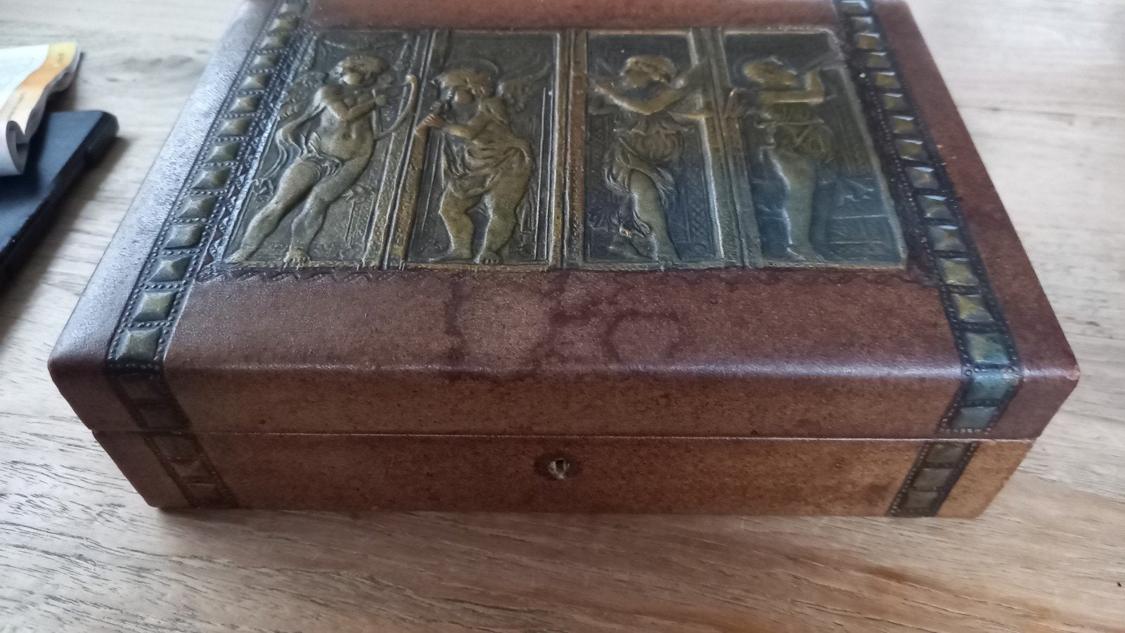 Lederen kistje met Putti's op de deksel, Antiek en Kunst, Ophalen of Verzenden