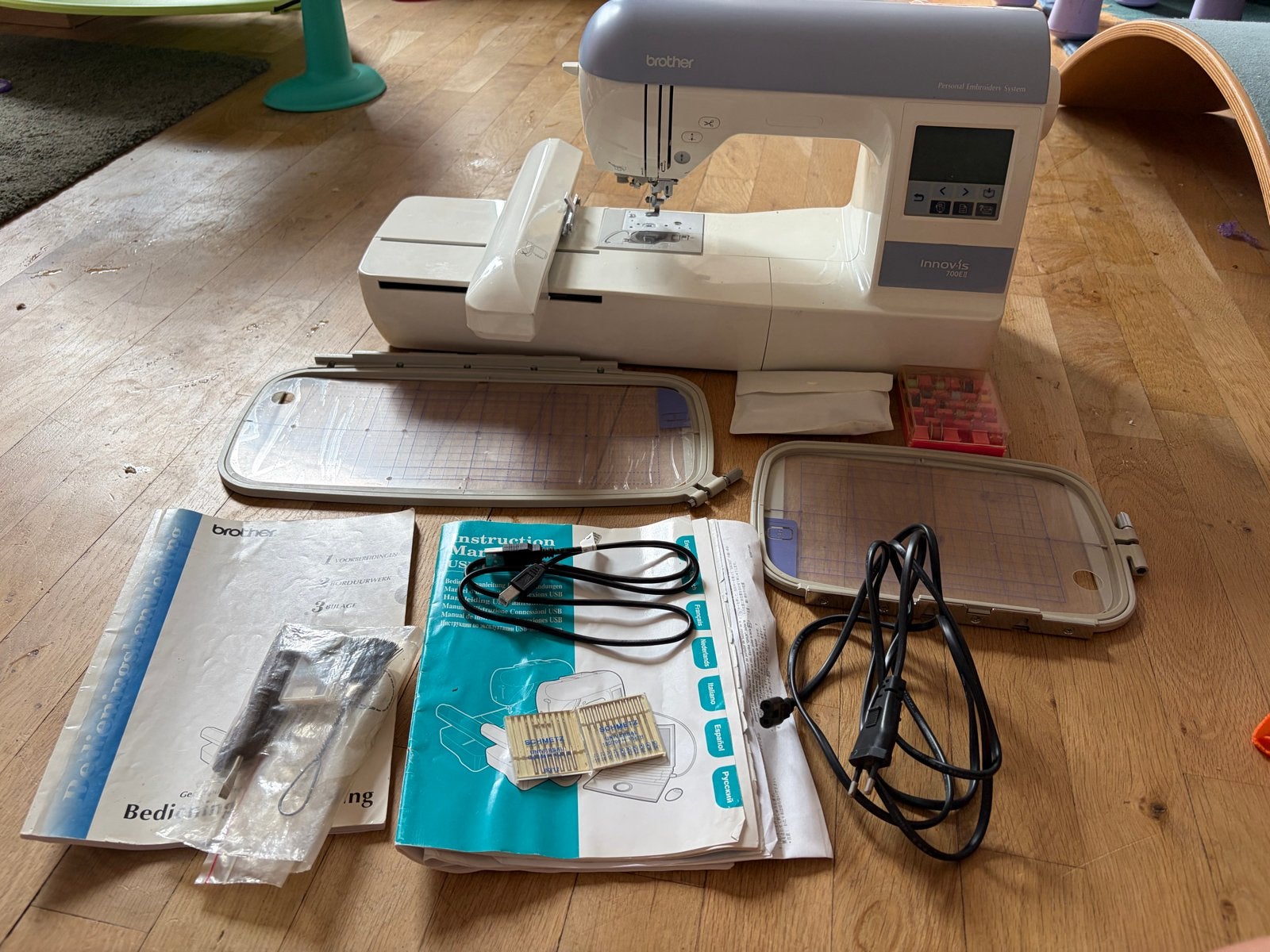 Brother Innov-is 700e II Borduurmachine - Zo goed als nieuw, Ophalen, Zo goed als nieuw, Naaimachine, Brother