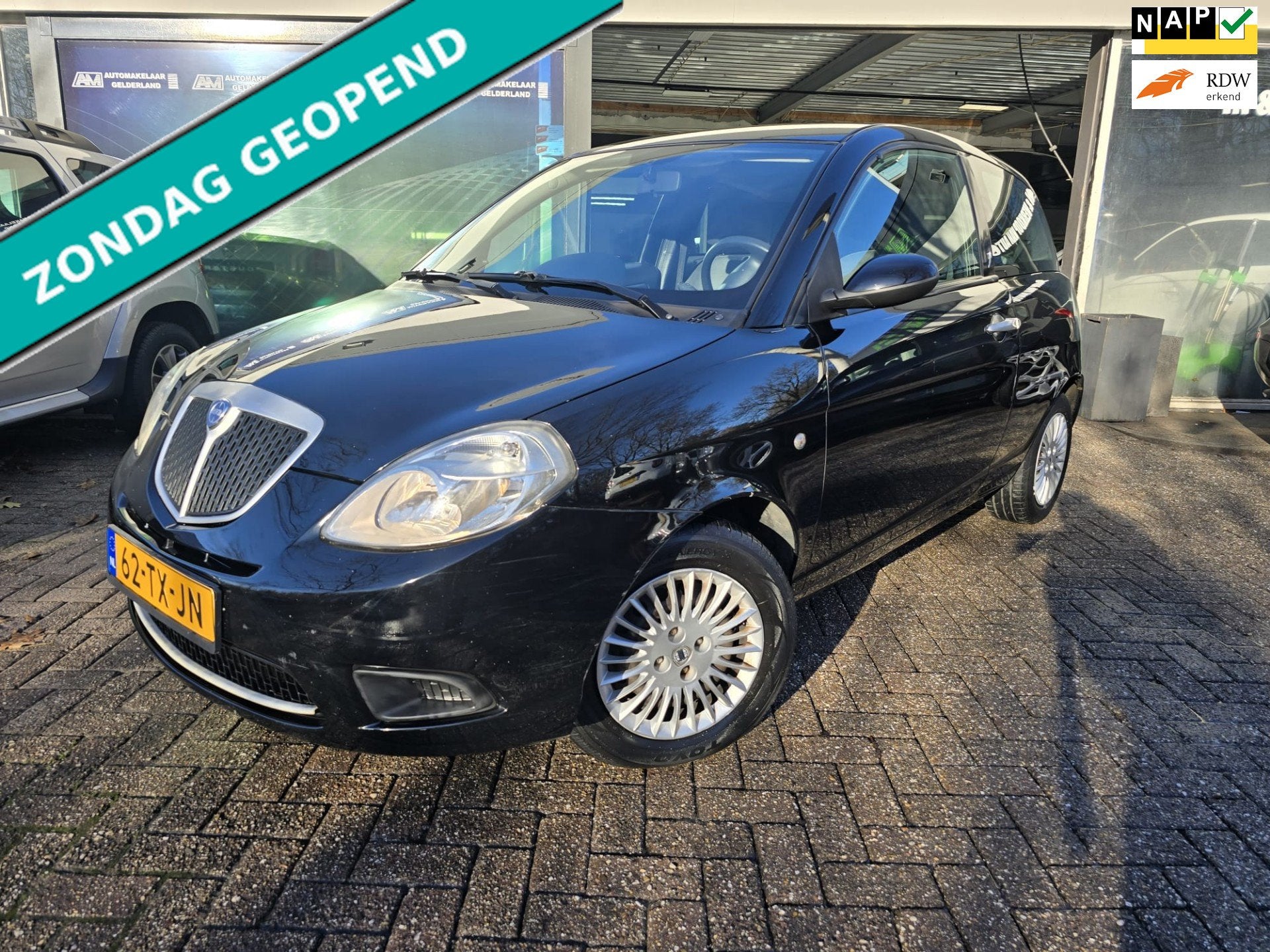Lancia Ypsilon 1.2 Argento | 12MND GARANTIE | AIRCO | ELEC P, Voorwielaandrijving, Stof, Gebruikt, Zwart