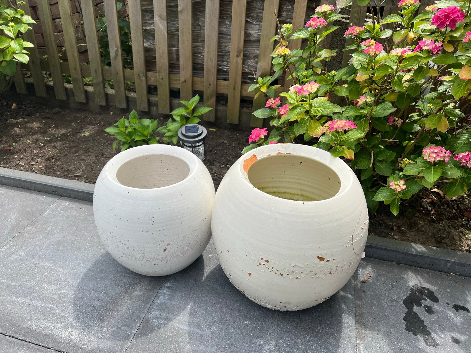 Set van 2 Witte Bolvormige Bloempotten voor Tuin/Balkon, Ophalen, Gebruikt, Balkon, 40 cm of meer
