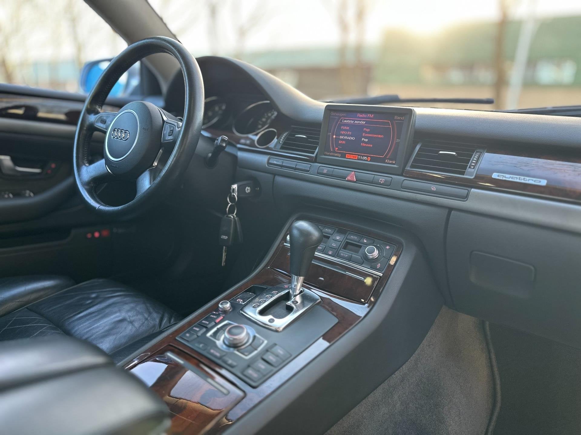 Audi A8 4.2 quattro Exclusive Luchtvering Youngtimer in nett, Auto's, Automaat, 4172 cc, Gebruikt, Bedrijf