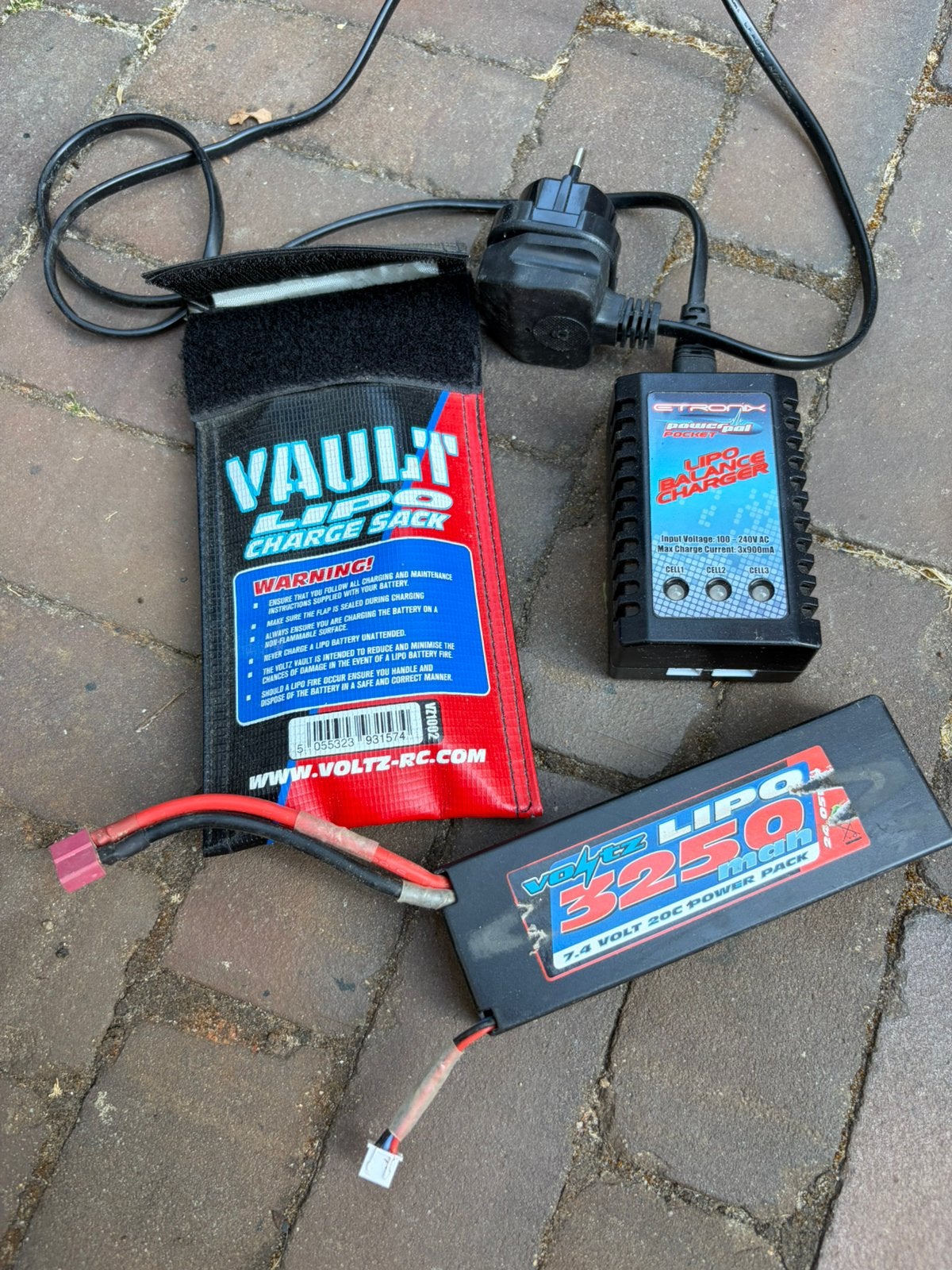 VoltZ LiPo accu + balance charger + laadtas, Elektro, Gebruikt, Ophalen of Verzenden, Onderdeel