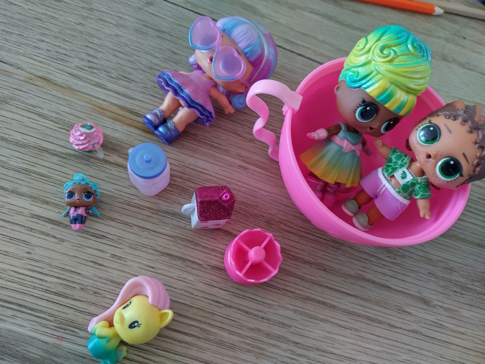 diverse lol poppen, Barbie pop en mode spelletje, Ophalen of Verzenden, Zo goed als nieuw