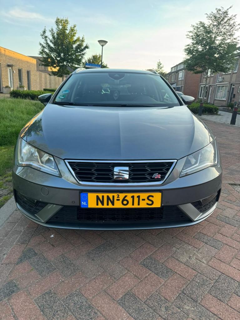 Seat Leon 1.0 Ecotsi 115PK 2017 Grijs Nieuwe APK!!!, Auto's, Voorwielaandrijving, 1136 kg, Leon, 610 kg