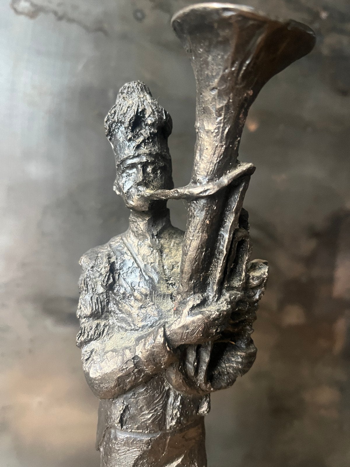 Beeld muzikant tuba. Beeldrecht Amsterdam., Steen/keramiek, Bruin, Ophalen of Verzenden, Gemerkt