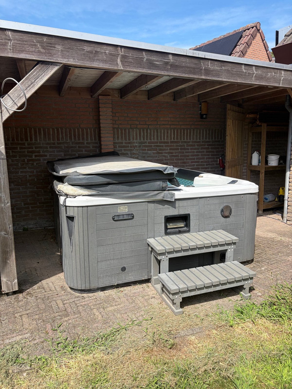 Gebruikte Jacuzzi met trap en afdekzeil, Ophalen, Gebruikt, Afdekzeil, Vast