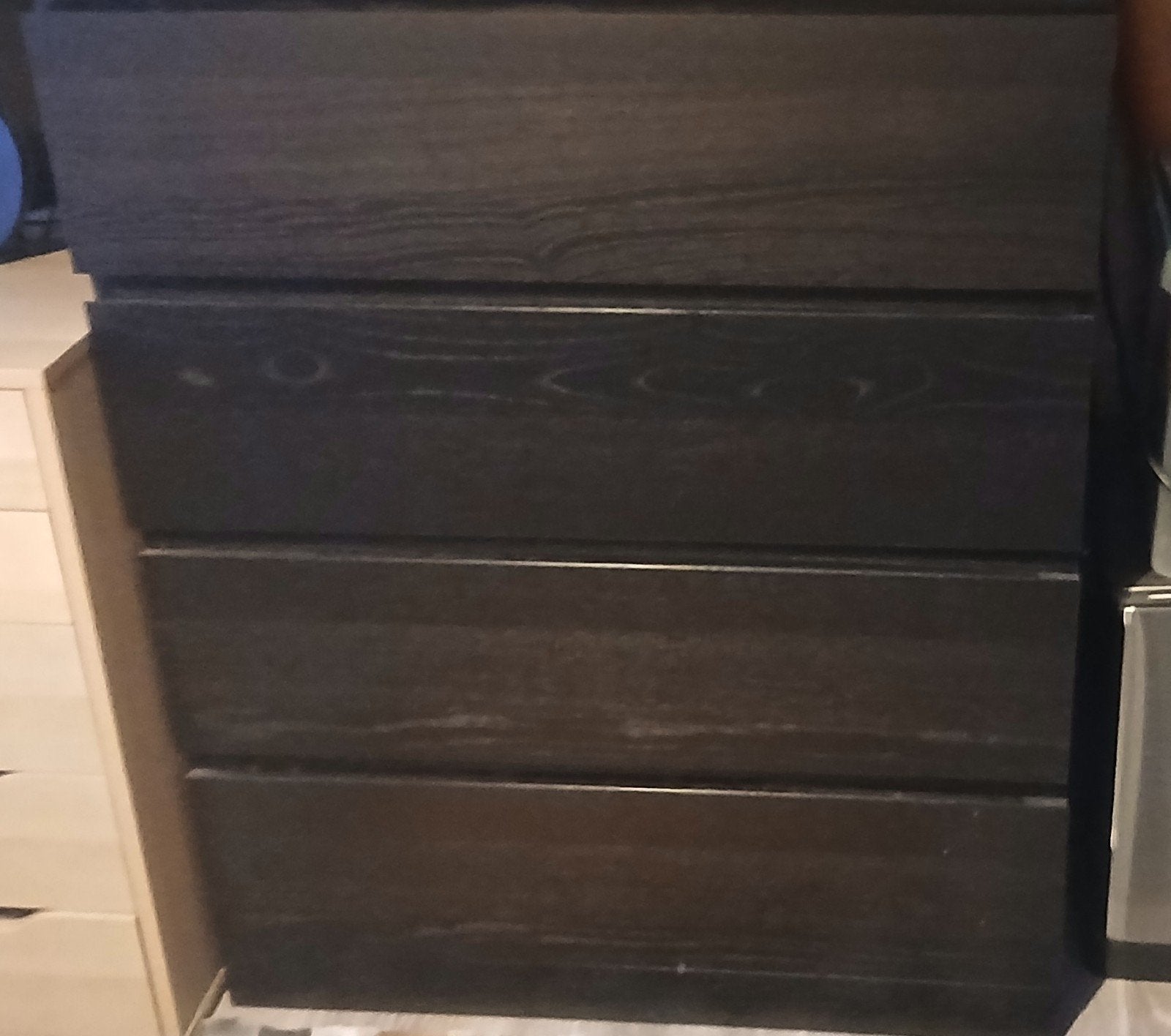 Donkerbruine ladekast met 4 laden, Ophalen, Gebruikt, 100 tot 150 cm, 50 tot 100 cm