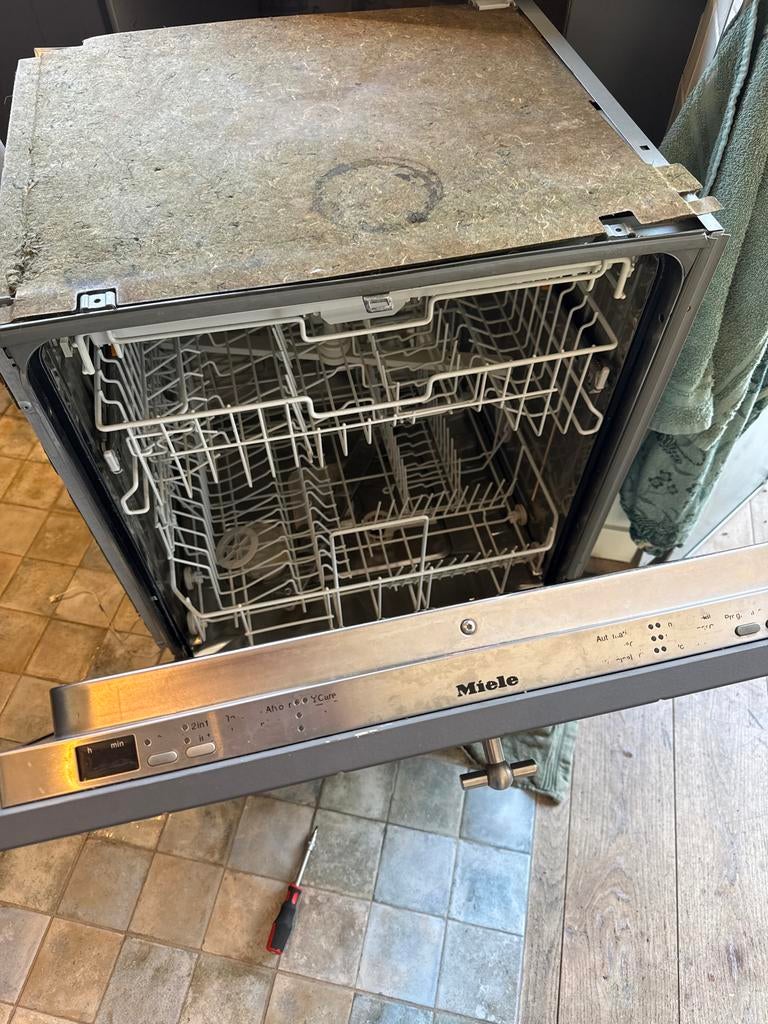 Miele G1470 SCVI vaatwasser voor onderdelen, Witgoed en Apparatuur, Vaatwasmachines, Ophalen, 60 cm of meer, Inbouw, Niet werkend
