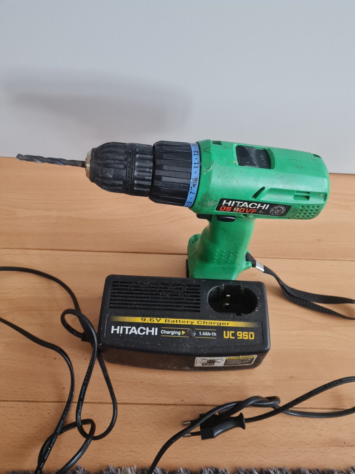 Hitachi DS 9DVF Accuboormachine met lader