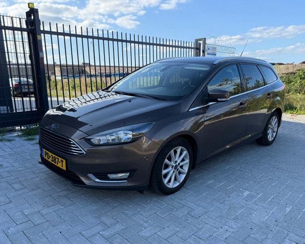 Ford Focus 1.5 Tdci Wagon titanium Automaat/navi/lang apk, Auto's, 1288 kg, 4 cilinders, Bruin, Geïmporteerd