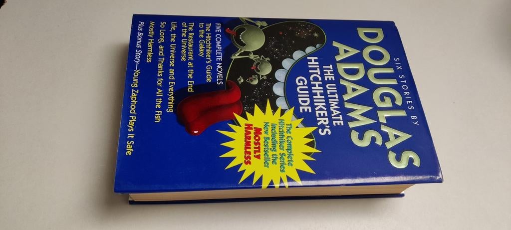 Douglas Adams - The Ultimate Hitchhiker's Guide, Ophalen of Verzenden, Gelezen, Douglas Adams, Amerika