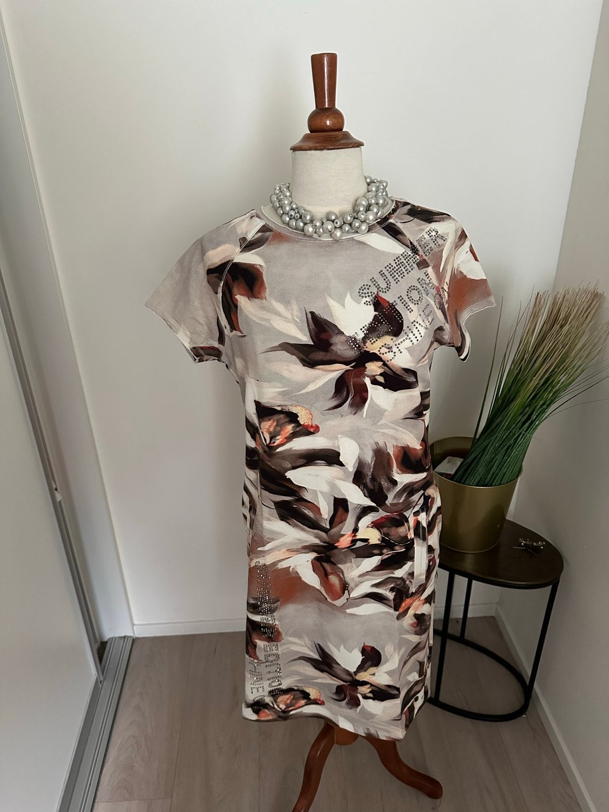Monari jurk met bloemenprint en strass - Maat M, Kleding | Dames, Jurken, Maat 38/40 (M), Meerkleurig, Nieuw, Ophalen of Verzenden