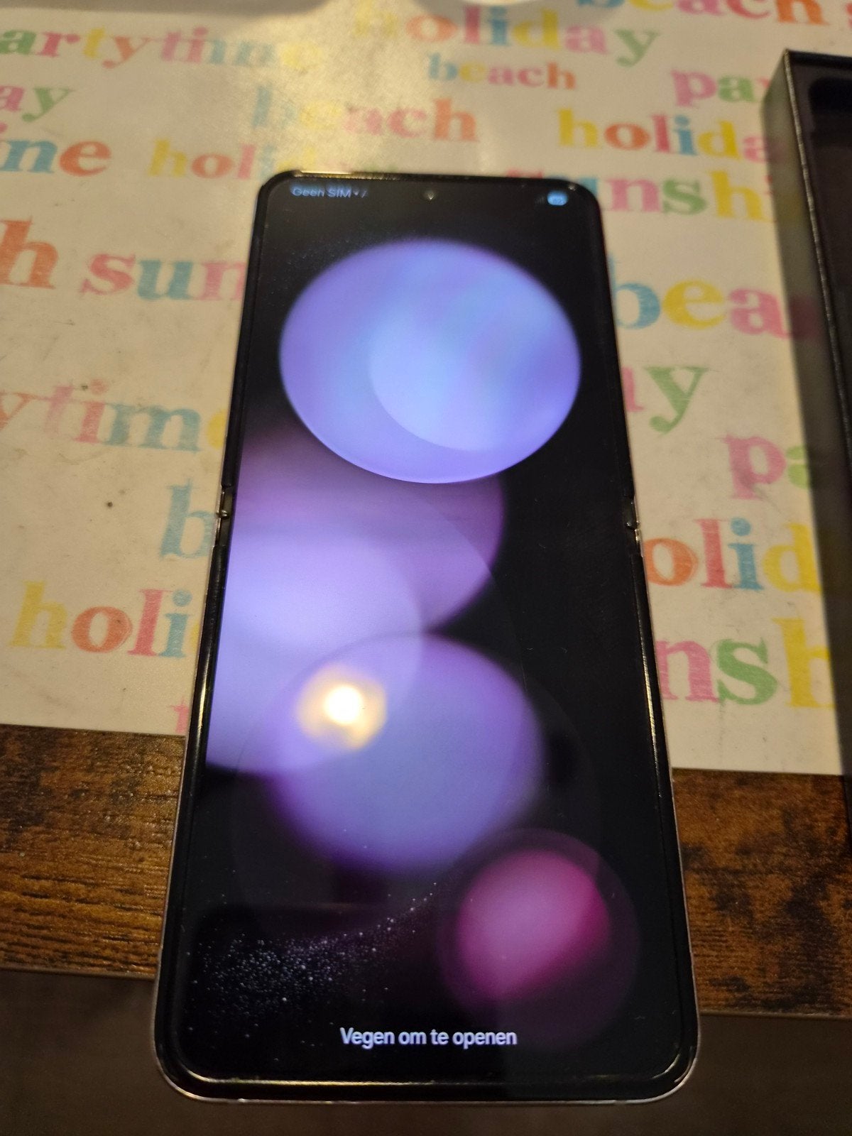 Foto 8 van Samsung Galaxy Z Flip5 256GB Lavendel - Zo goed als nieuw