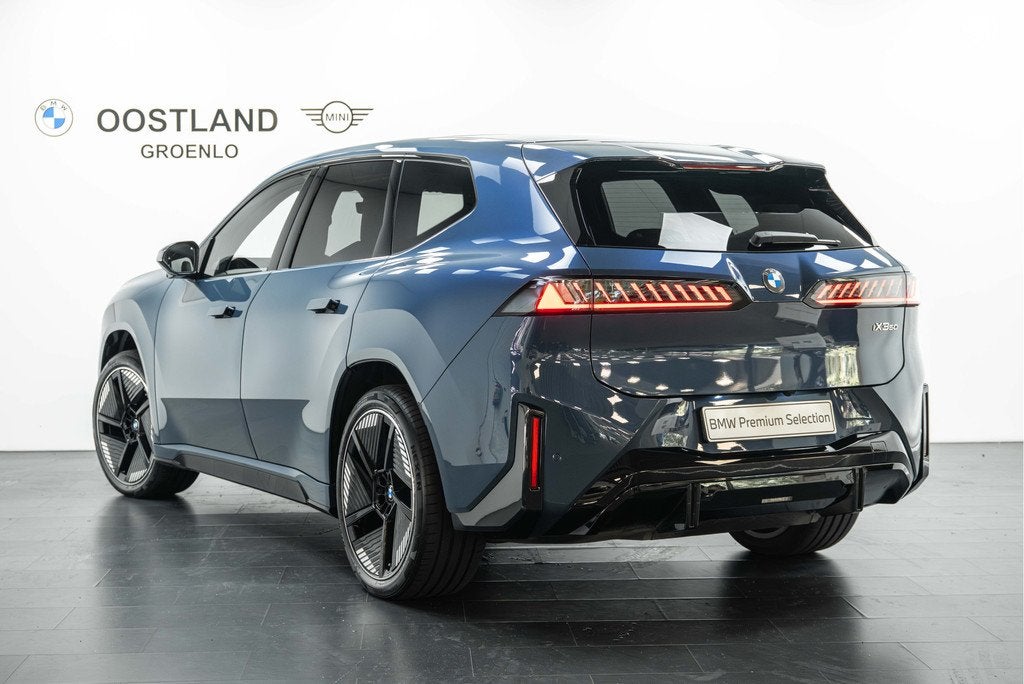 BMW iX3 50 xDrive M Sport / Panoramadak / M Sportstoelen / D, Auto's, BMW, Automaat, Stoelverwarming, Gebruikt, Zwart