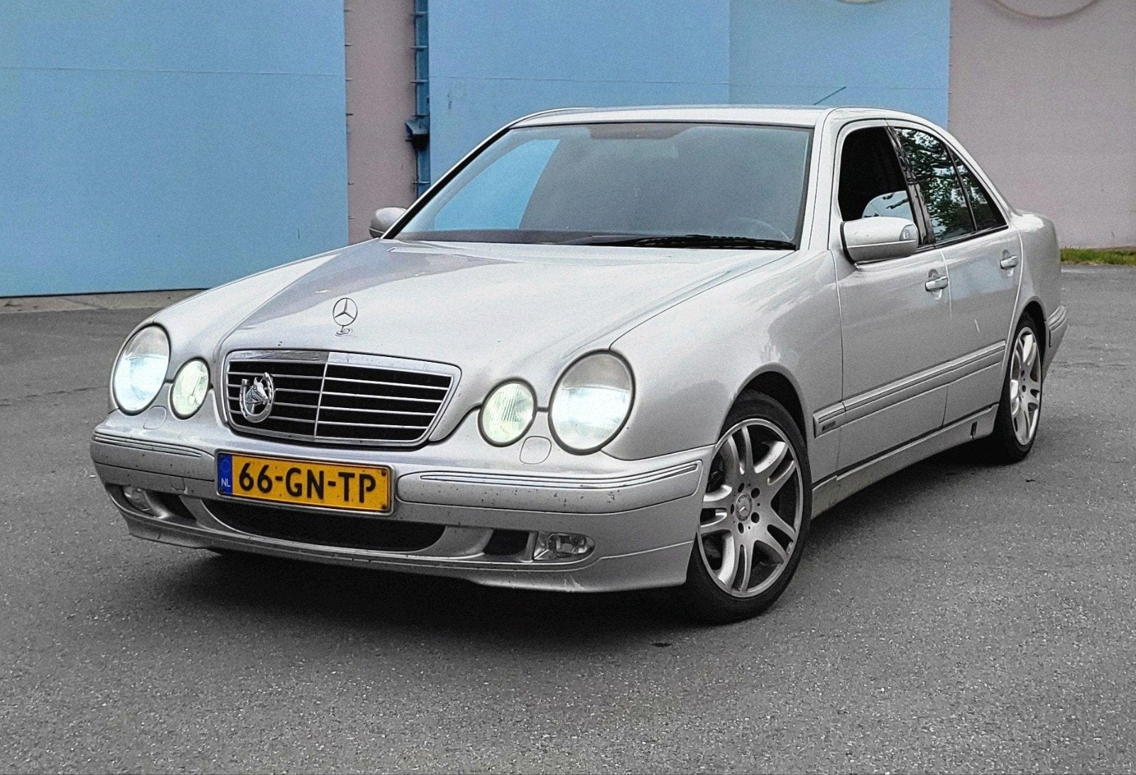 Mercedes-Benz CDI E220 W210 Avantgarde AUT 2001 youngtimer, Auto's, Automaat, Origineel Nederlands, Diesel, Particulier