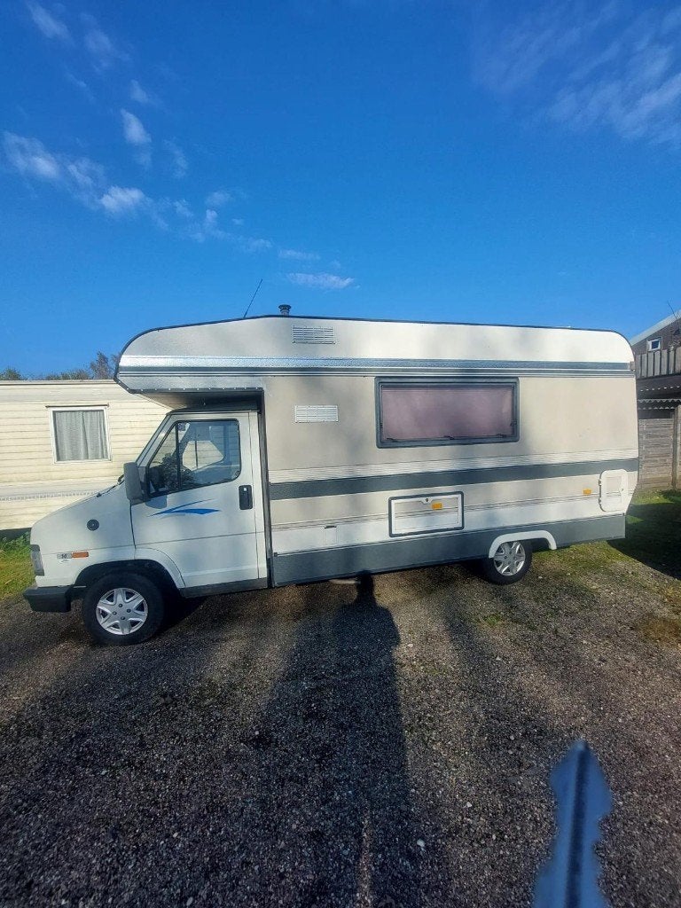 Fiat Ducato Hobby Classic Alkoofcamper | Compleet + Voortent, Caravans en Kamperen, Campers, Koelkast, Alkoof, Ringverwarming
