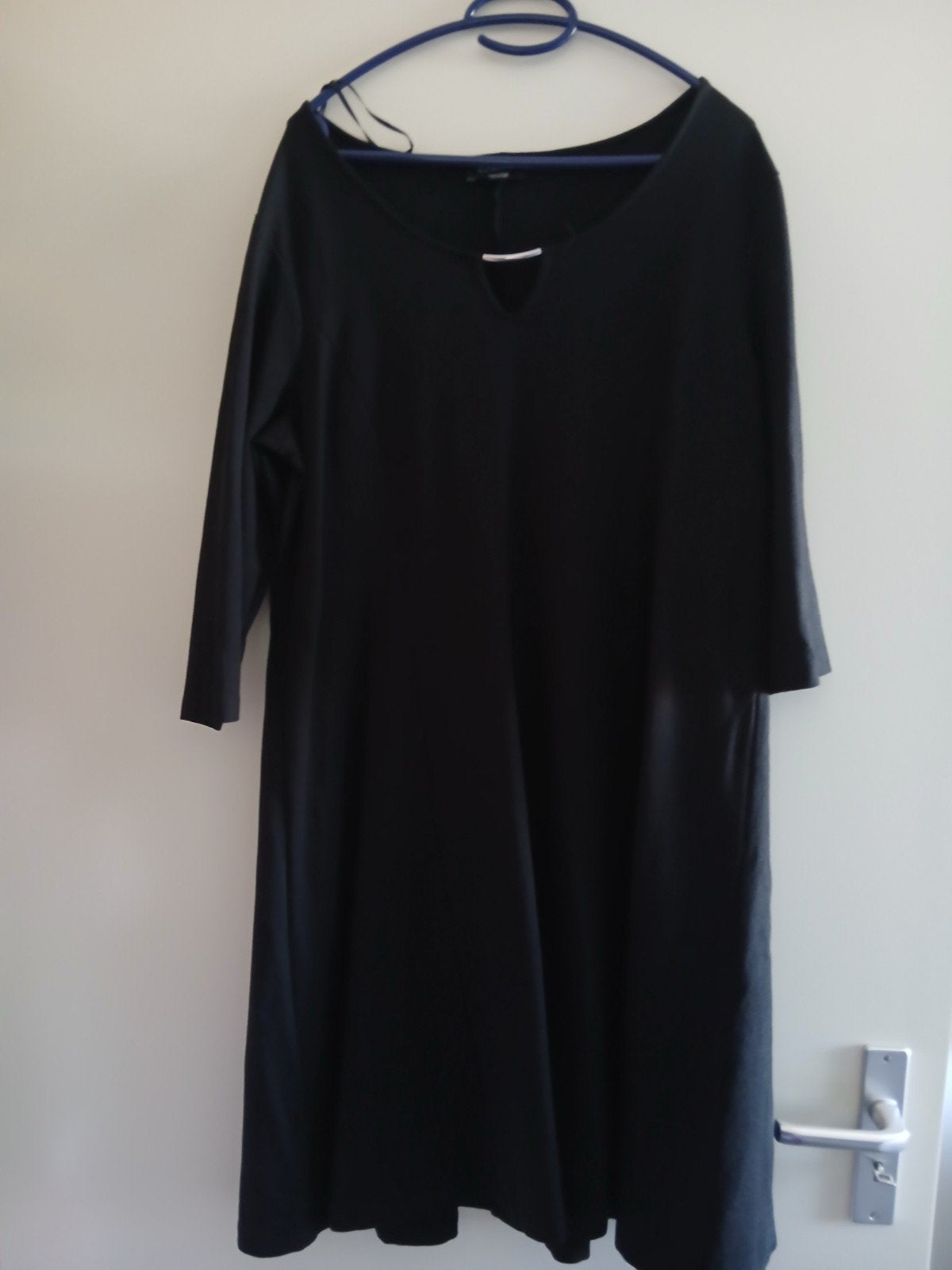 Nieuwe Zwarte Jurk Maat L met ringdetail, Ophalen, Maat 42/44 (L), Nieuw, Yessica