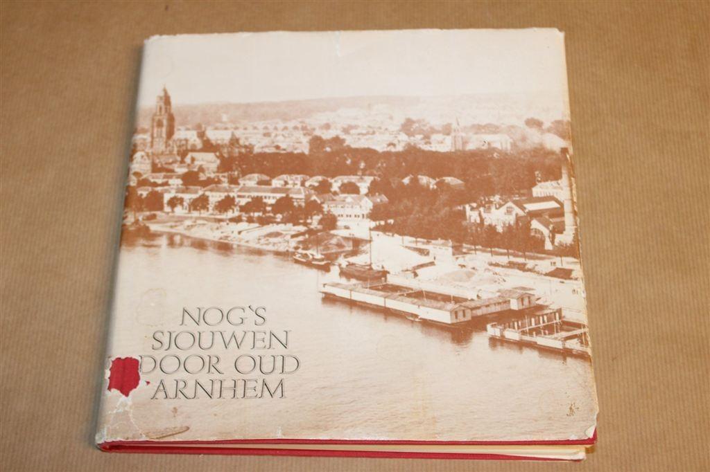 Nog \'s Sjouwen door Oud Arnhem — 151 Foto\'s — Stempher, Boeken, Ophalen of Verzenden, Gelezen
