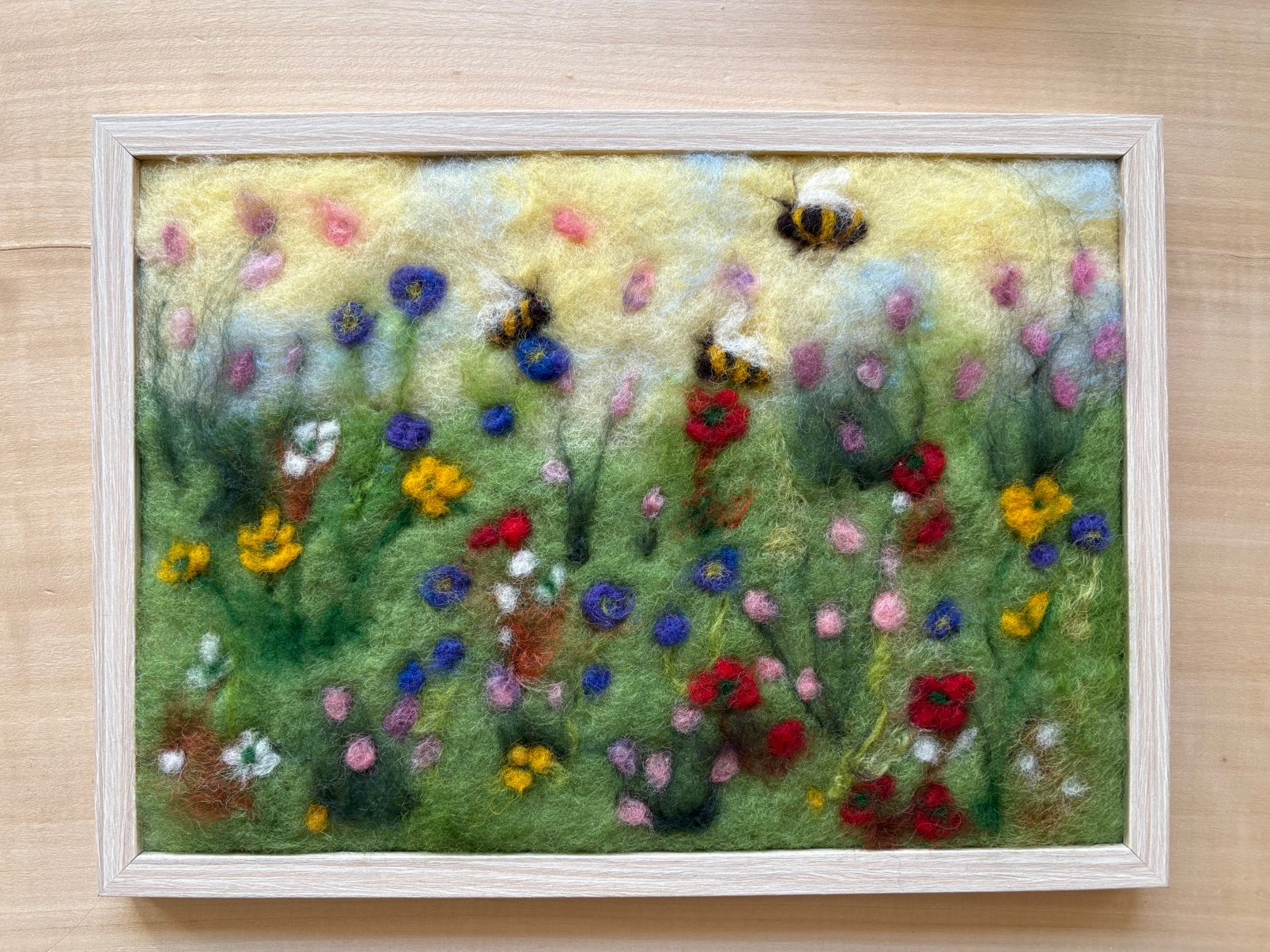 Antroposofisch wolschilderijtje ‘bloemenveld’, Hobby en Vrije tijd, Vilt, Verzenden, Nieuw, Figuurtje(s), Wolvilt