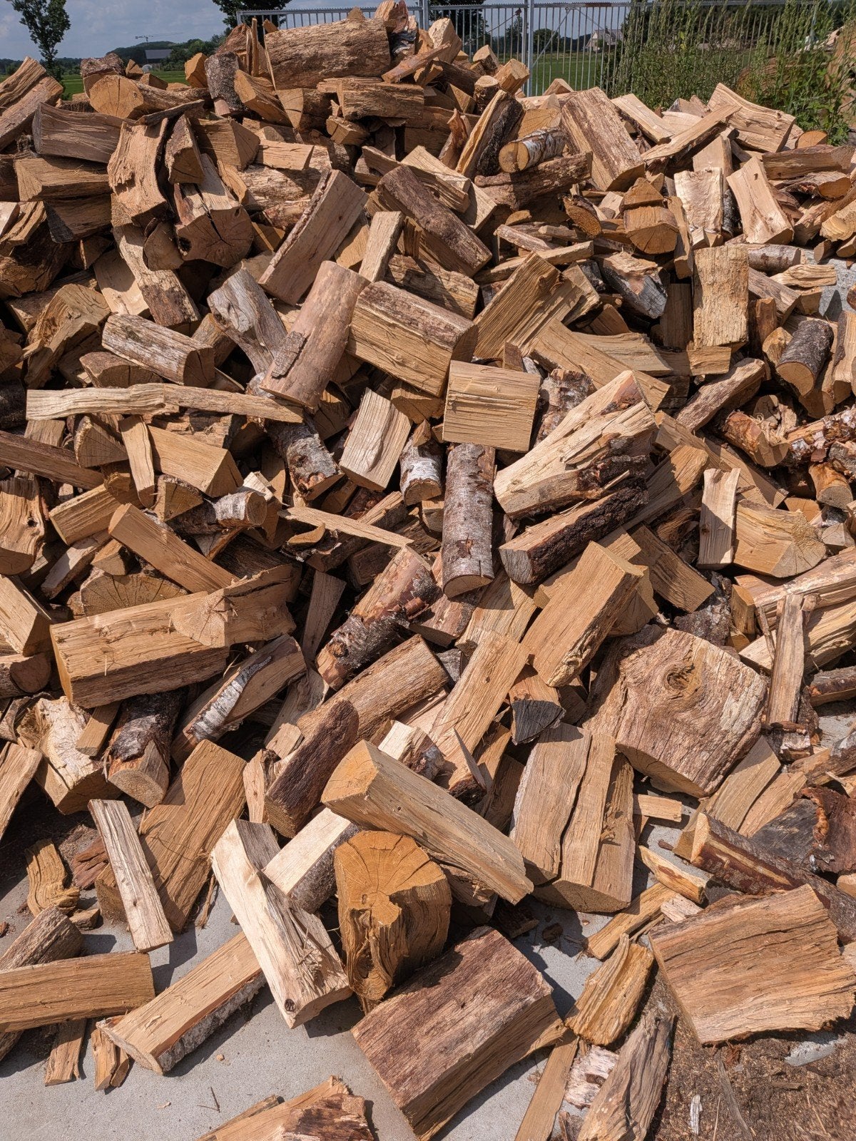 MIX EIKEN BERKEN DROOG HOUT€120 PER KUUB meest eik, Ophalen, Eikenhout, Blokken