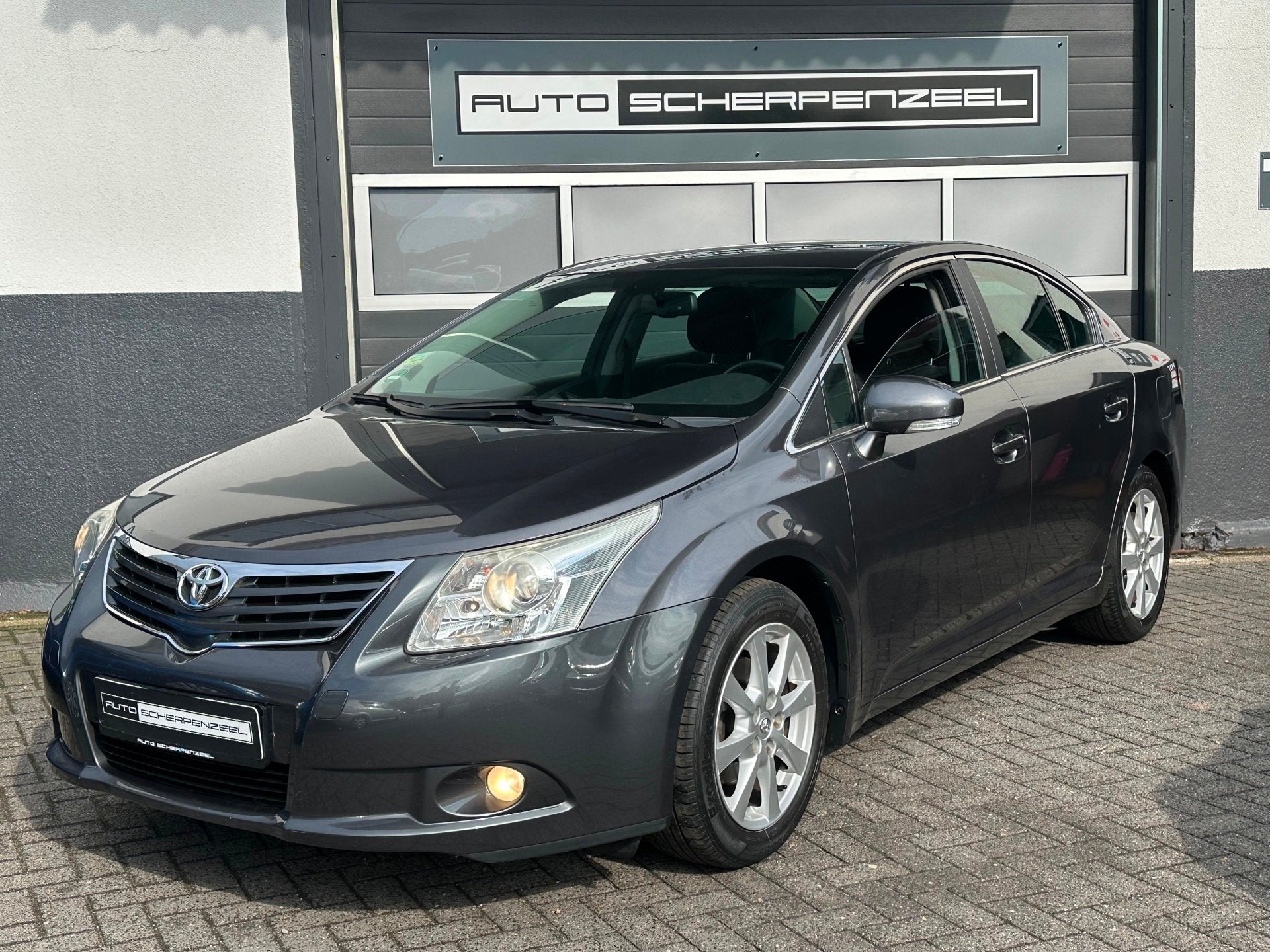 Toyota Avensis 1.8 VVTi Executive Business | KEYLESS | NAVI, Voorwielaandrijving, Dealer onderhouden, Verwarmde buitenspiegels