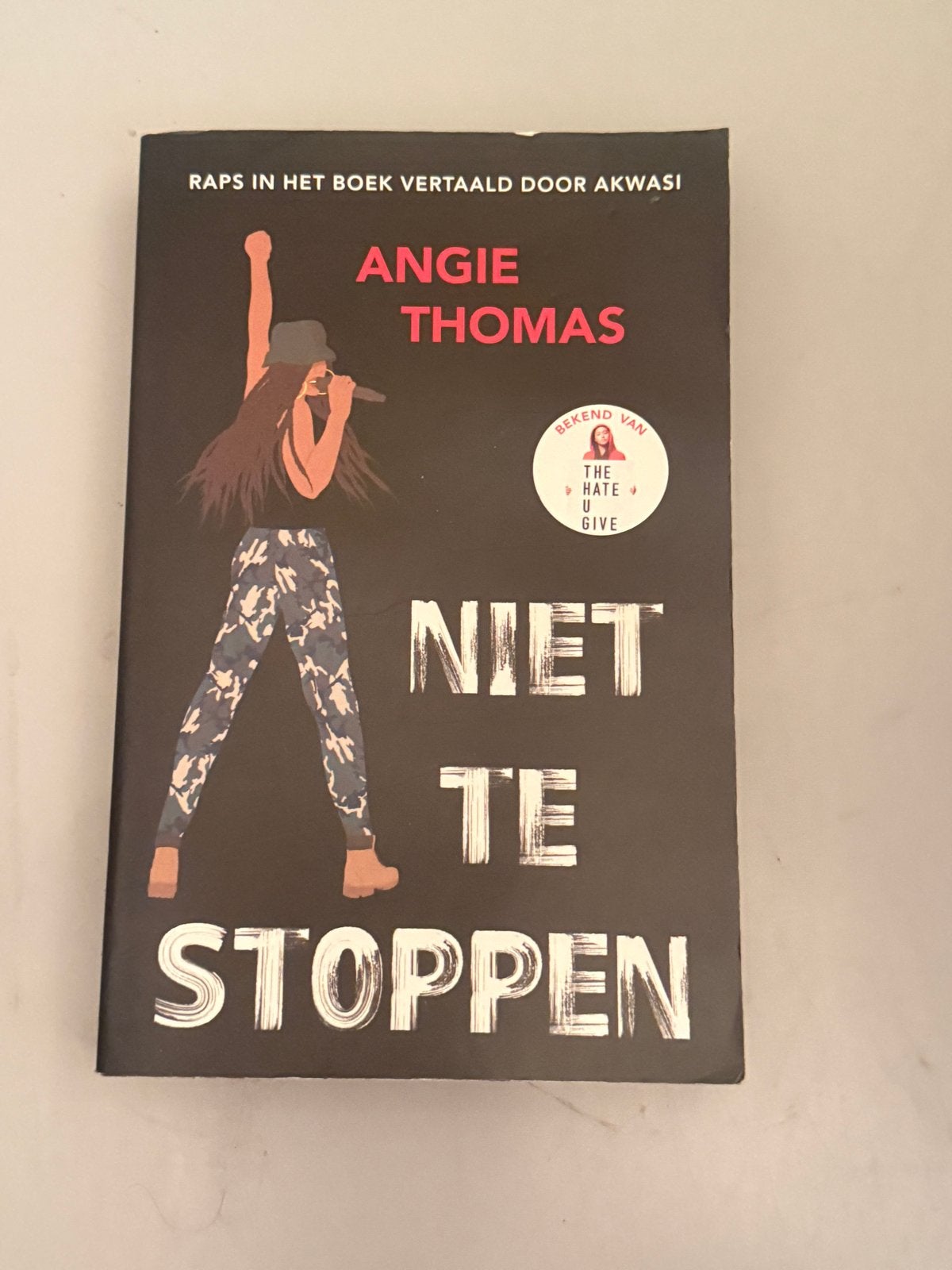 Niet te stoppen - Angie Thomas (Goede staat), Boeken, Ophalen of Verzenden, Gelezen, Fictie