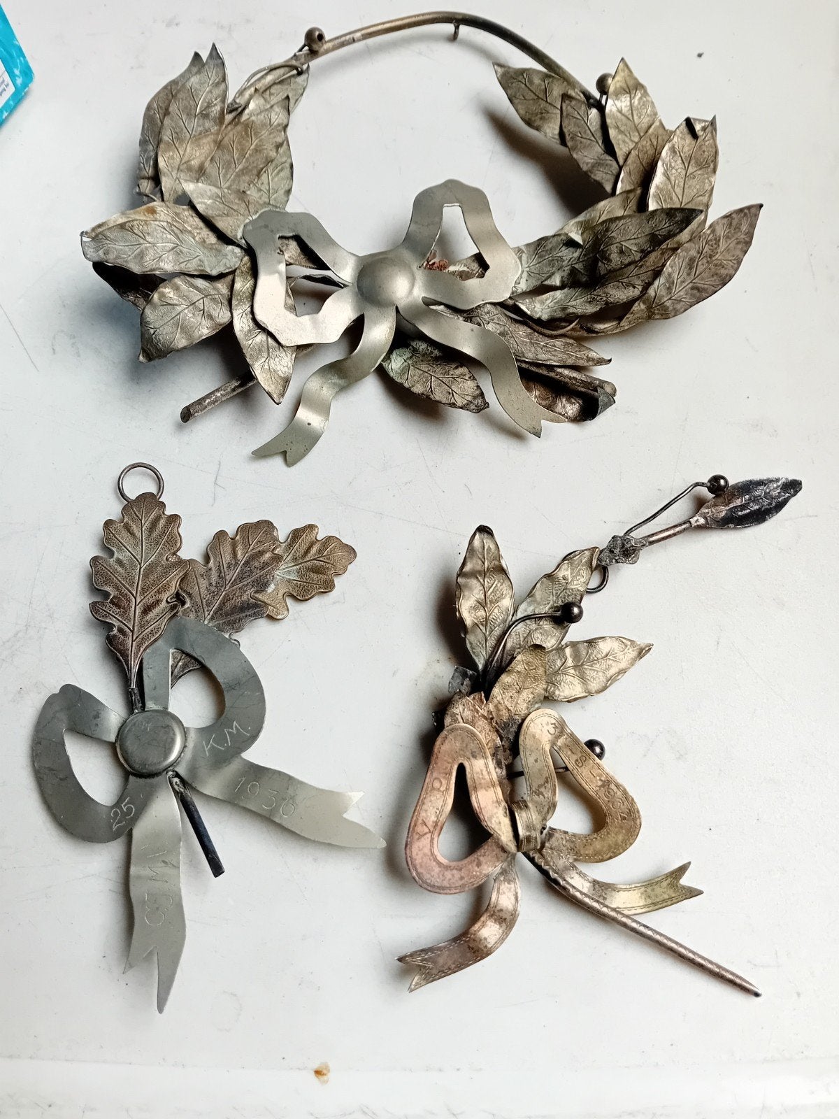 Antieke zilverkleurige lauwerkrans en 2 andere decoraties, Ophalen of Verzenden