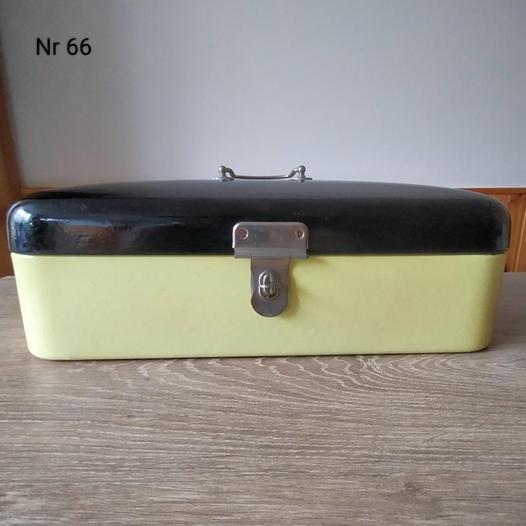 EMAILLE GELE BROODTROMMEL MET ZWARTE DEKSEL., Ophalen of Verzenden