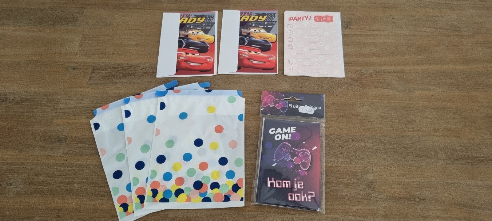 NIEUW 8 Uitnodigingskaarten en 3 zakjes, Ophalen of Verzenden, Nieuw, Versiering