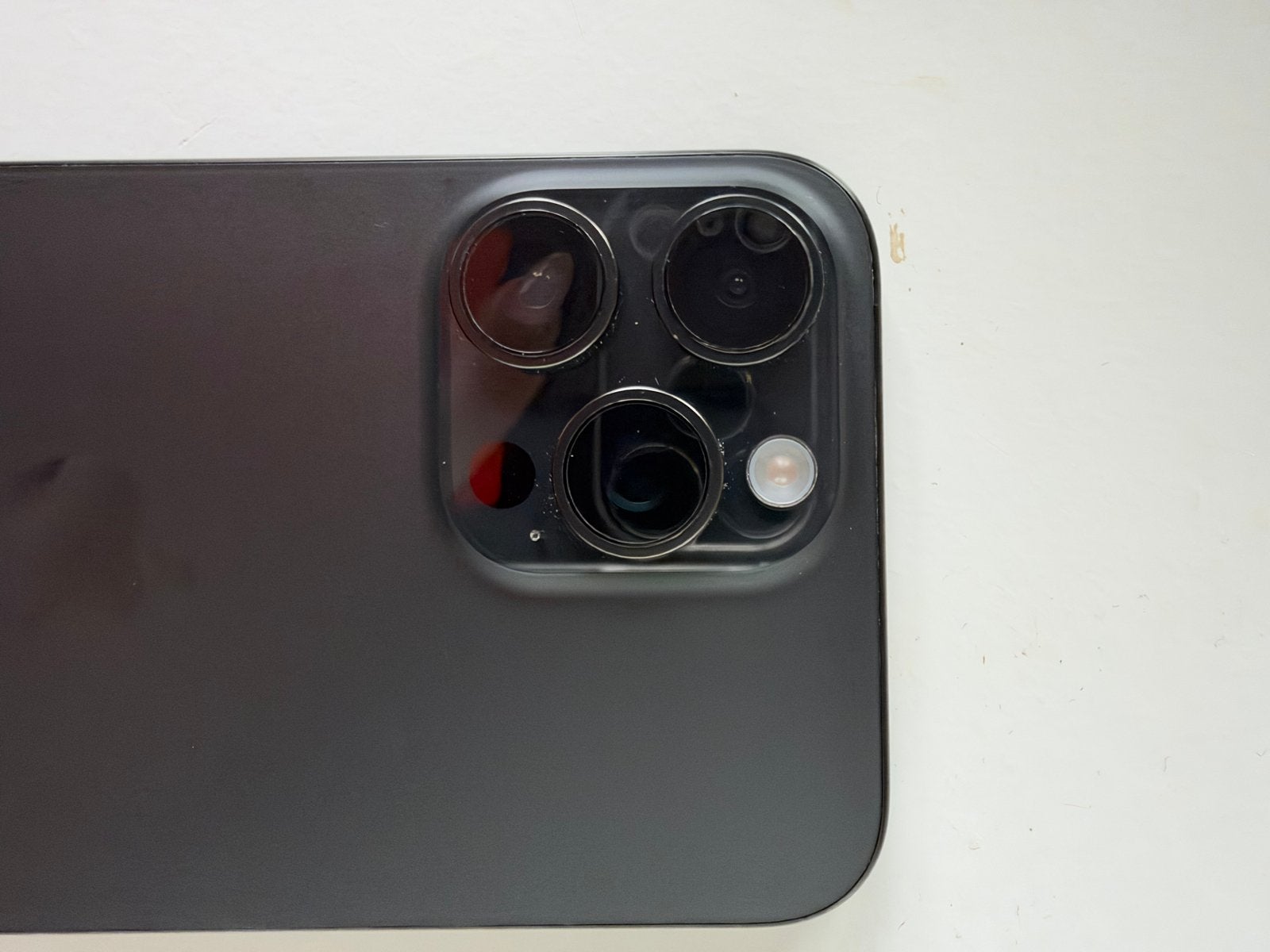 Foto 8 van iPhone 15 Pro Max Titanium Zwart 256GB - Goede staat